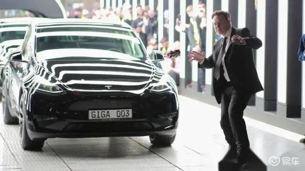 让空头连夜滚回家,马斯克的大饼又救了特斯拉一回
