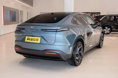 25万预算，选纯电SUV就看这款！续航超700km，配置拉满