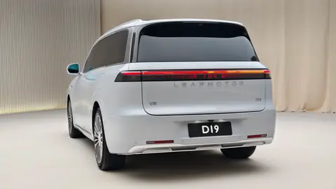 详细阅读:30万元级!零跑D19正式盲订 30万元级!零跑D19正式盲订